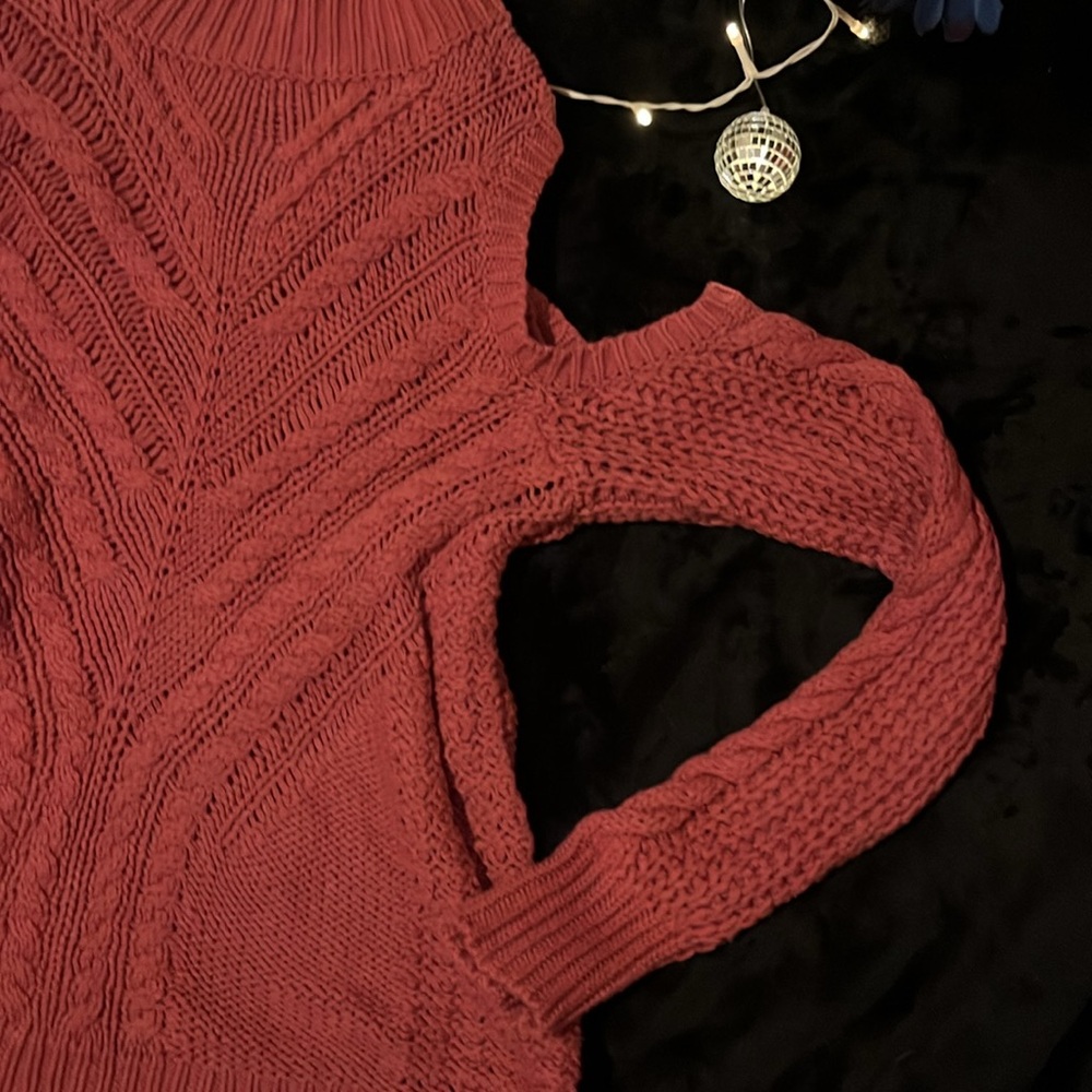 Cold Shoulder Chunky Knit Sweater - Picture 4 of 6